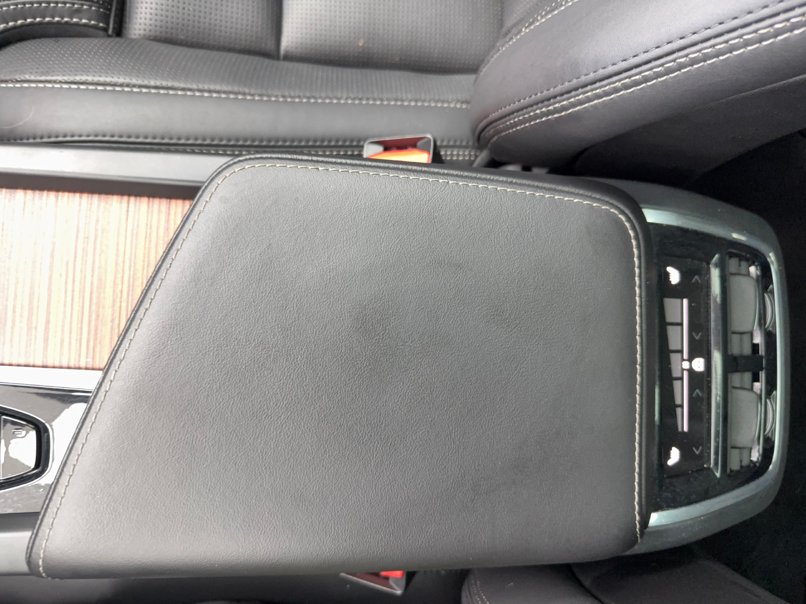 Used 2023 Volvo XC60 B6 Ultimate w/ Protection Package Premier AWD/4WD image 31