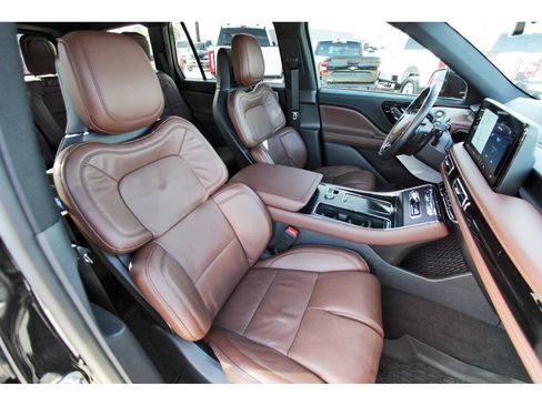 Used 2025 Lincoln Aviator Reserve w/ Equipment Group 201A AWD/4WD image 38