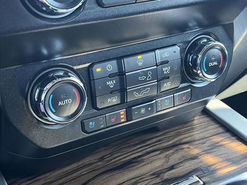 Used 2019 Ford F150 Lariat image 31