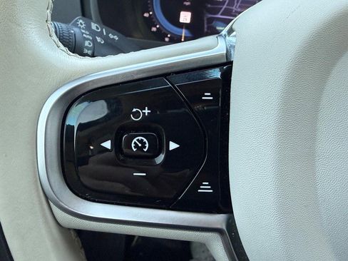 Used 2023 Volvo XC90 B6 Ultimate w/ Lounge Package image 19
