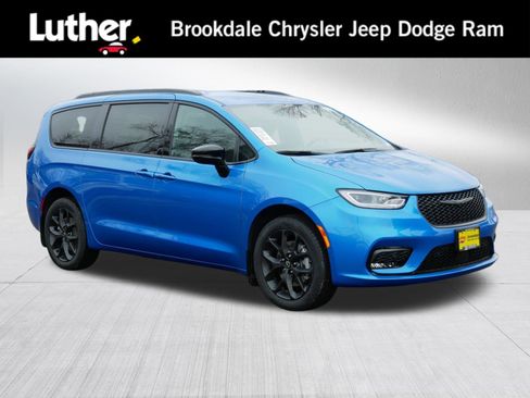 New 2026 Chrysler Pacifica Select w/ S Appearance Package image 1