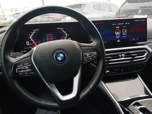 Used 2023 BMW i4 eDrive35 RWD image 17