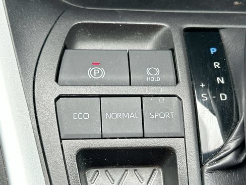 Certified 2024 Toyota RAV4 LE FWD image 32