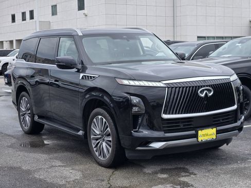 Used 2025 INFINITI QX80 Sensory AWD/4WD image 3