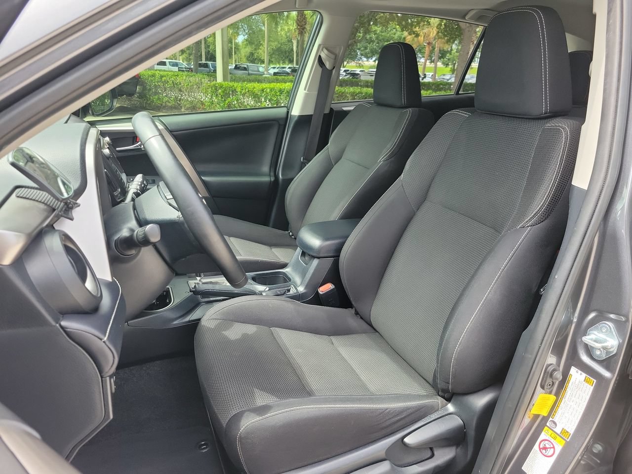 Used 2018 Toyota RAV4 XLE FWD image 16
