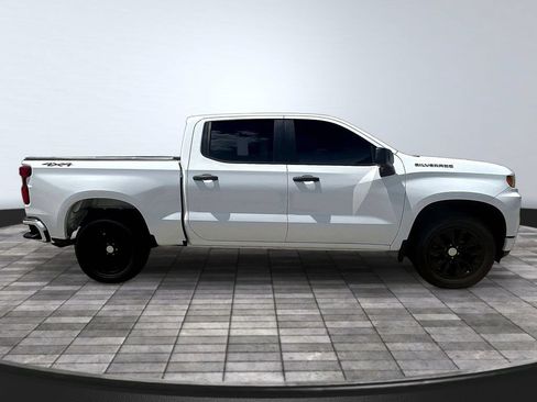 Used 2020 Chevrolet Silverado 1500 Custom w/ Custom Value Package AWD/4WD image 8