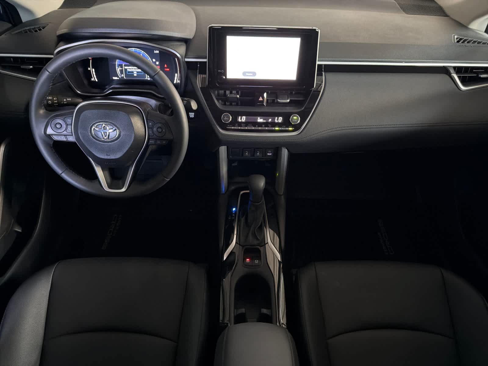 Used 2025 Toyota Corolla Cross XLE FWD image 3
