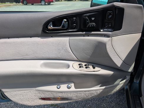 Used 1995 Lincoln Continental FWD image 12