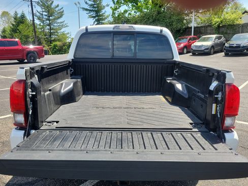 Used 2021 Toyota Tacoma SR AWD/4WD image 11