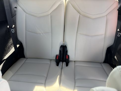 Certified 2024 Cadillac XT6 Sport w/ LPO, ONYX Package image 17