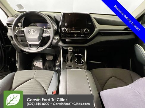 Used 2024 Toyota Highlander LE image 7
