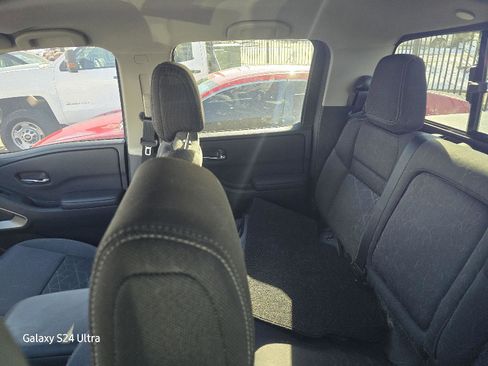 Used 2025 Nissan Frontier SV image 6