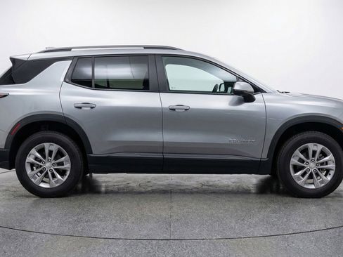 Used 2025 Chevrolet Equinox LT image 11