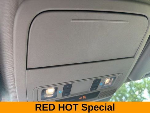 Used 2023 Ford Explorer XLT image 30