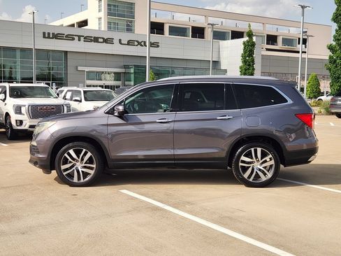 Used 2017 Honda Pilot Touring image 4