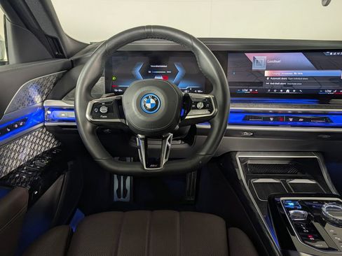 Used 2023 BMW i7 xDrive60 w/ Executive Package 2 AWD/4WD image 19