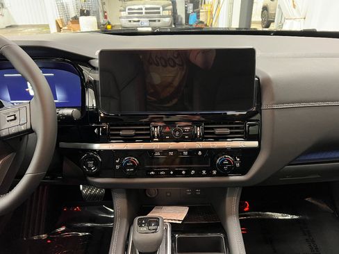 New 2026 Nissan Pathfinder Platinum w/ Accent Package AWD/4WD image 9