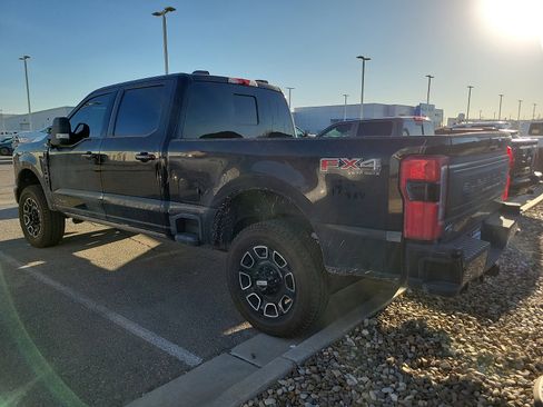 Used 2025 Ford F250 Platinum w/ FX4 Off-Road Package image 2