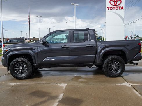 Certified 2025 Toyota Tacoma SR5 AWD/4WD image 5