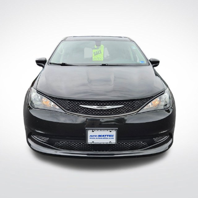 Used 2022 Chrysler Voyager LX FWD image 9