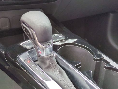 Used 2025 Chevrolet Trax LT w/ LT Convenience Package FWD image 29