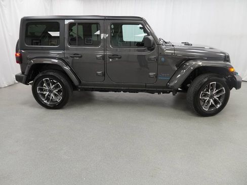 Used 2024 Jeep Wrangler Unlimited w/ Convenience Group image 10