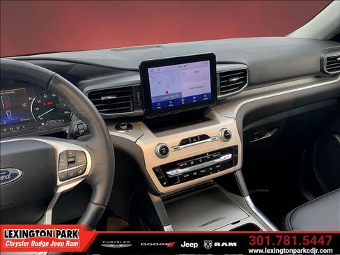 Used 2023 Ford Explorer XLT w/ Equipment Group 202A AWD/4WD image 9