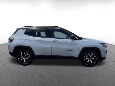 Used 2025 Jeep Compass Limited image 16