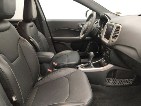 Used 2021 Jeep Compass Latitude w/ Driver Assistance Group FWD image 21