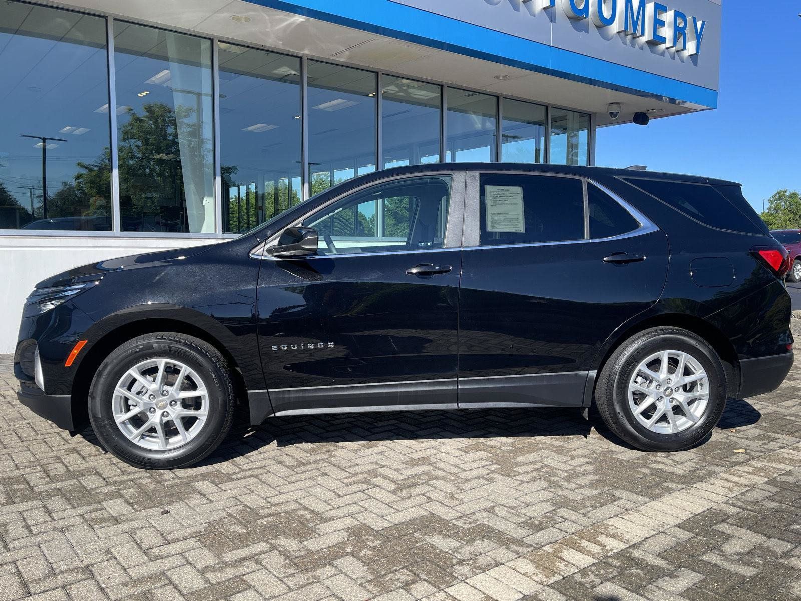 Used 2024 Chevrolet Equinox LT FWD image 2