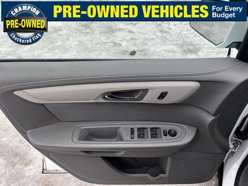 Used 2016 Chevrolet Traverse LT image 17