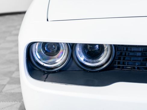 Used 2015 Dodge Challenger SRT Hellcat image 23