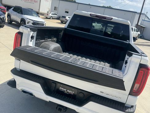 Used 2023 GMC Sierra 1500 Denali w/ Technology Package AWD/4WD image 8