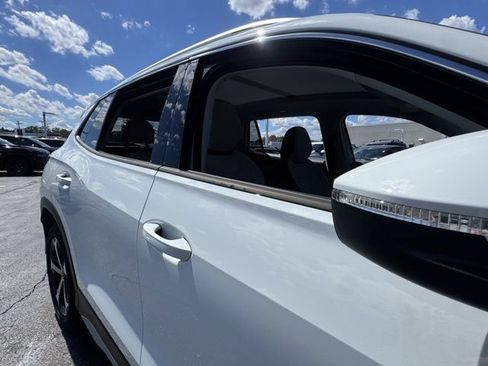 Used 2025 Volkswagen Tiguan SE AWD/4WD image 5