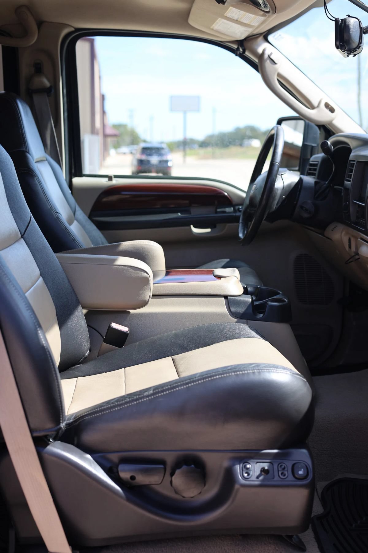 Used 2005 Ford Excursion Eddie Bauer AWD/4WD image 23