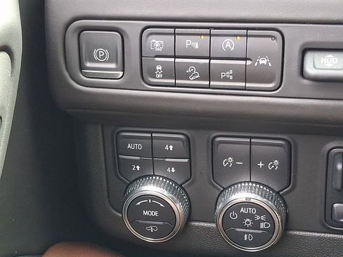 Used 2023 GMC Yukon Denali Ultimate image 25