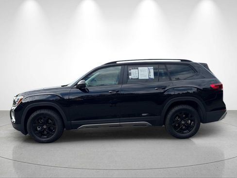 Used 2025 Volkswagen Atlas Peak Edition SE AWD/4WD image 2
