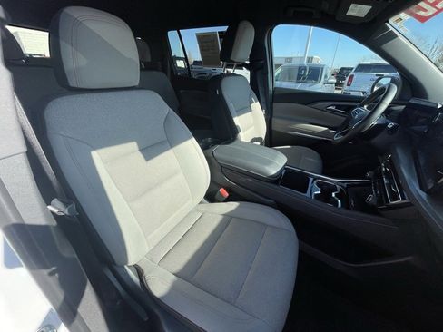 Used 2025 Chevrolet Traverse LT image 29