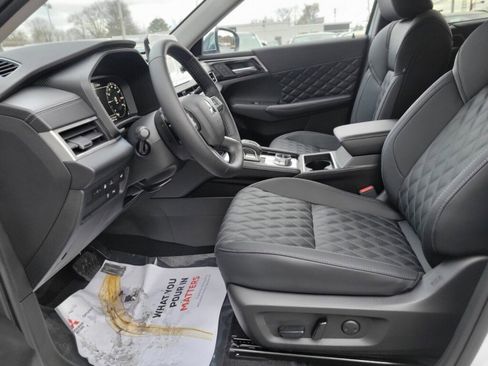 New 2025 Mitsubishi Outlander SEL image 15