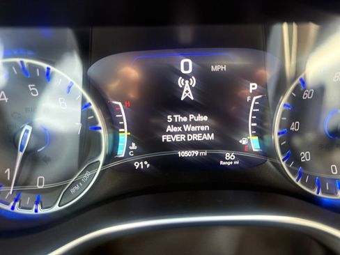 Used 2017 Chrysler Pacifica Touring-L Plus FWD image 15