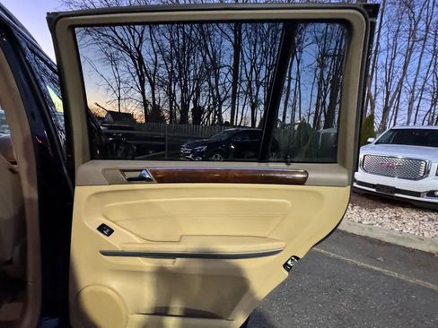 Used 2010 Mercedes-Benz GL 450 4MATIC image 25