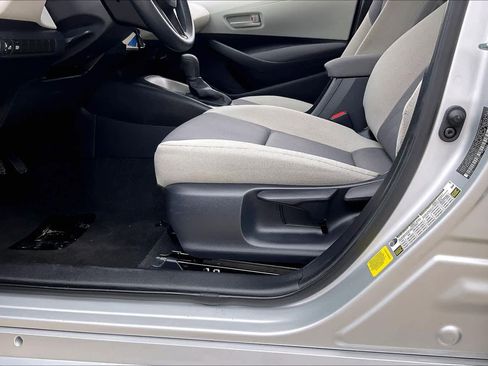 Used 2025 Toyota Corolla LE image 37