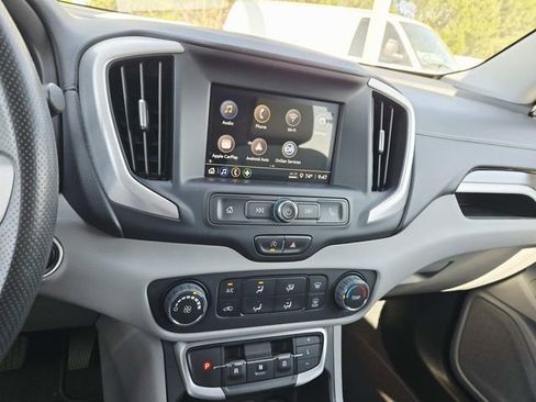 Used 2022 GMC Terrain SLE image 20