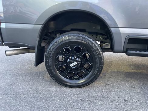 Used 2023 Ford F250 Lariat w/ Black Appearance Package image 12