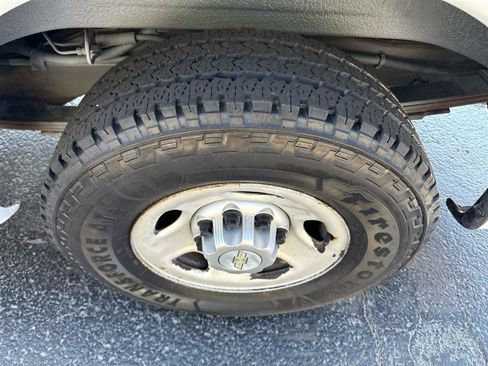 Used 2014 Chevrolet Express 2500 RWD image 13