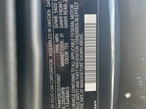 Certified 2025 Volvo XC60 B5 Plus w/ Climate Package image 28