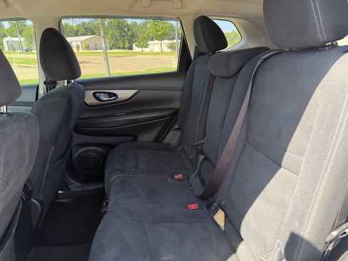 Used 2016 Nissan Rogue SV FWD image 14