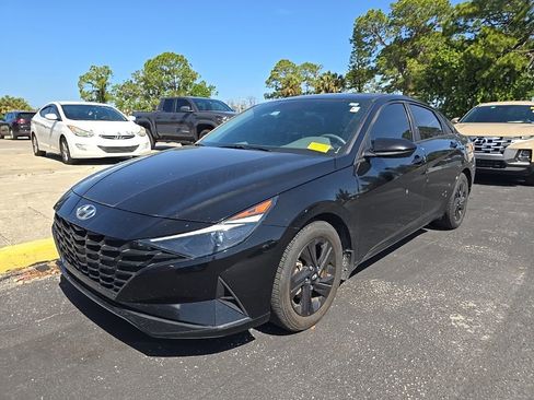 Used 2023 Hyundai Elantra Blue image 3
