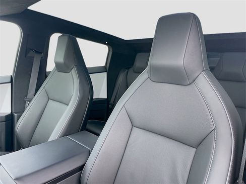 Used 2024 Tesla Cybertruck AWD Crew Cab image 12