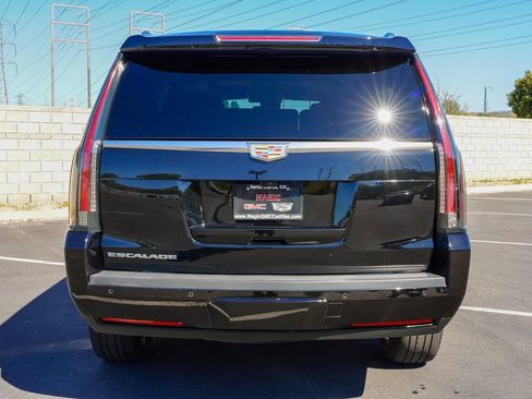 Used 2020 Cadillac Escalade Luxury image 8